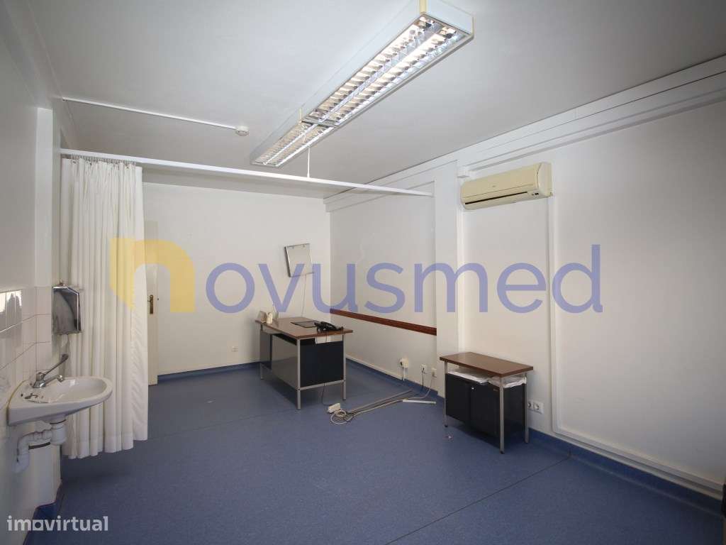 Apartamento T3 para renovar no Centro de São Bartolomeu de Messines - Grande imagem: 5/37