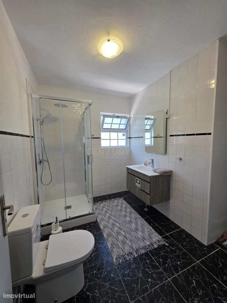 Moradia T5 Totalmente Equipada e Renovada com Vista Deslumbrante – Lom-8