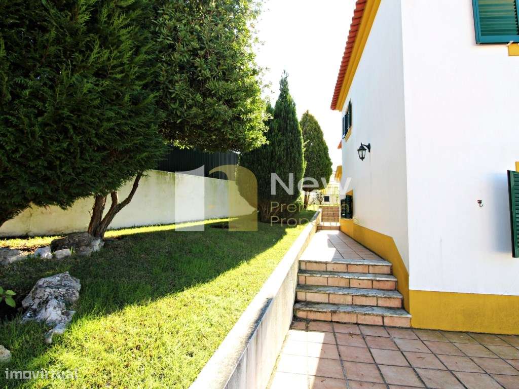 Moradia isolada com 600m2 de terreno com fantástica piscina-42