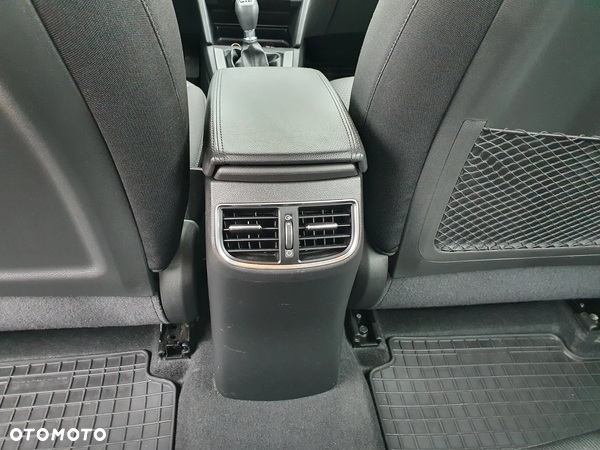 Hyundai Elantra 1.6 Comfort - 15