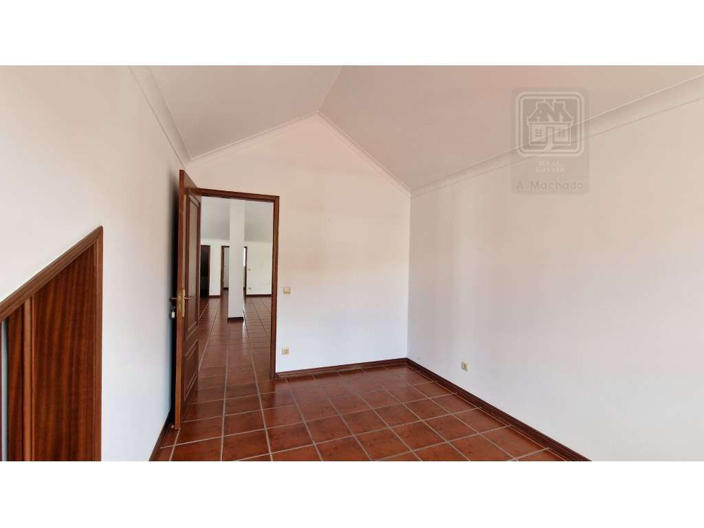 VENDA de MORADIA - VIVENDA T4+1 com Jardim e Garagem - Relva, Ponta...-58