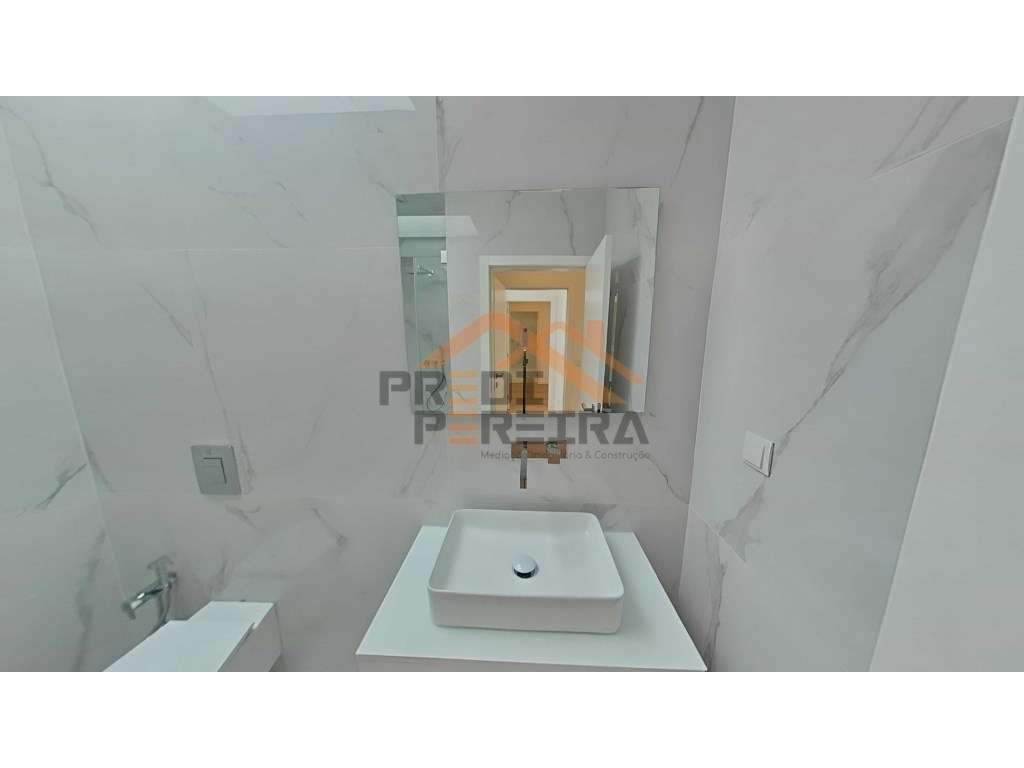 Moradia T4 em condomínio privado com piscina, no Fanqueiro em Loures-51
