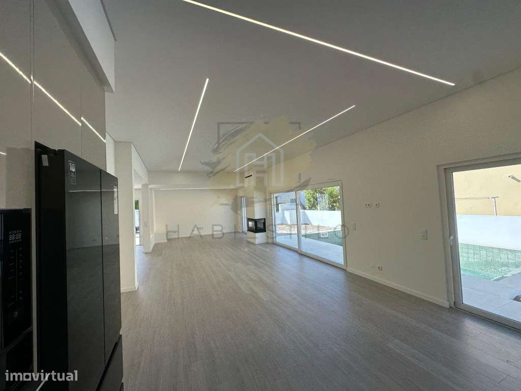 Luxuosa Moradia em Azeitão- Conforto e Elegância-8