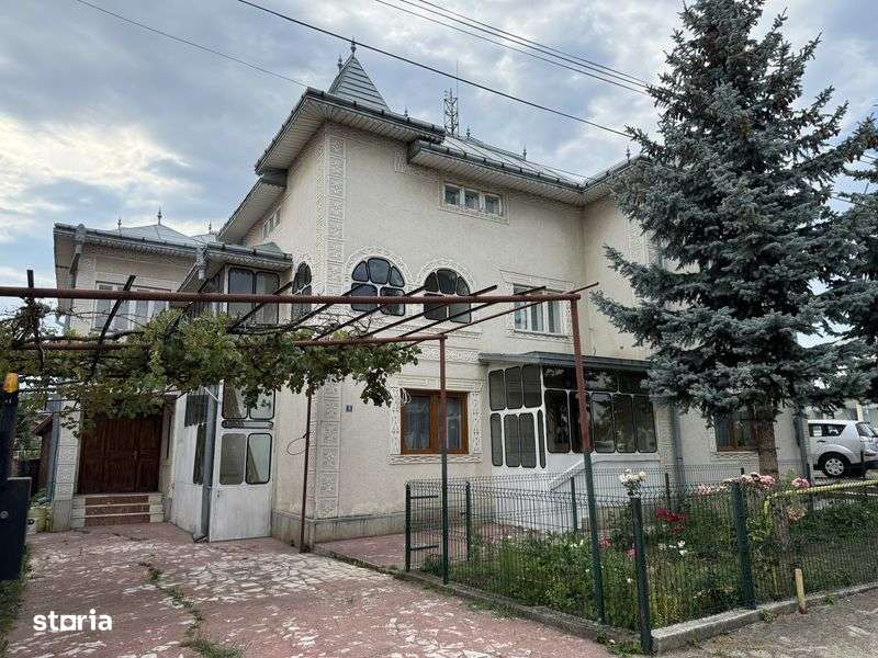 Vand casa in zona Zamca - Imagine principală: 2/8