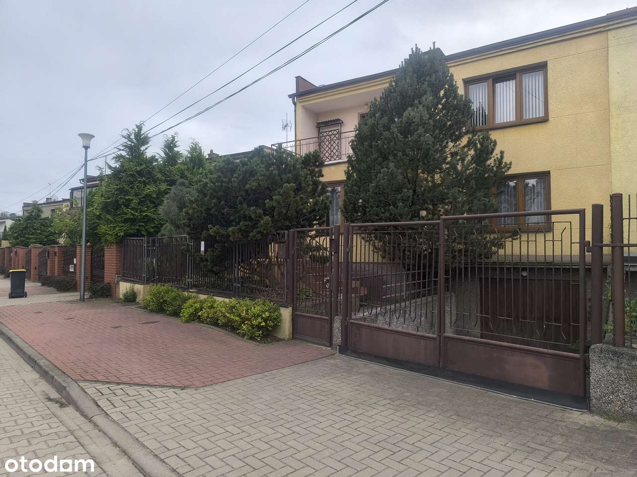 Dom do zamieszkania z garażem w Płocku