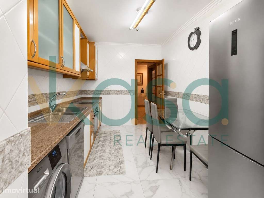 T2 amplo com 98 m², garagem independente, varanda e elevador | Alto...-6