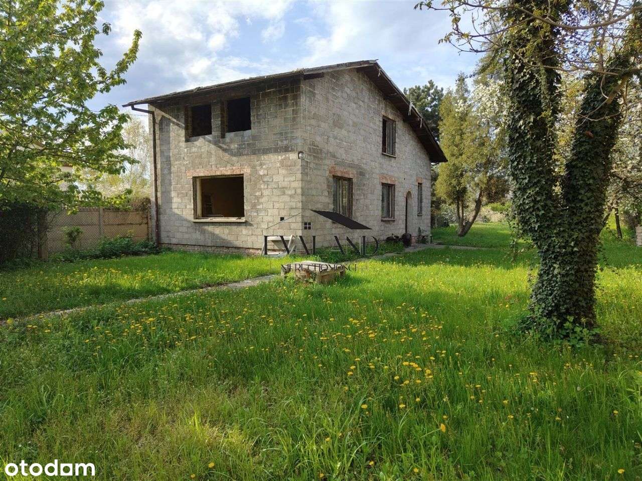 Nieruchomość z domem do remontu lub wyburzenia-0