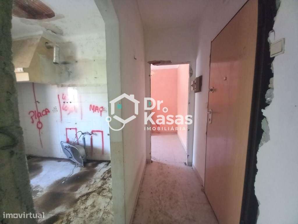Apartamento T1 renovado na Baixa da Banheira-12
