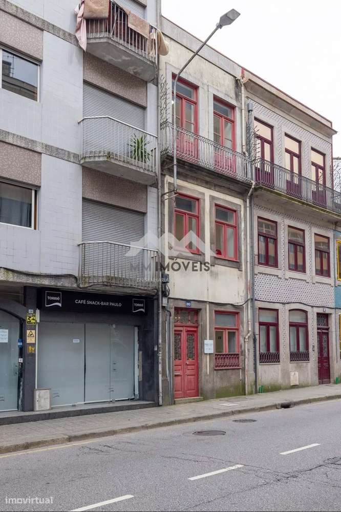 Prédio | Renovado | Serviços | Área exterior | Estacionamento - Grande imagem: 3/46