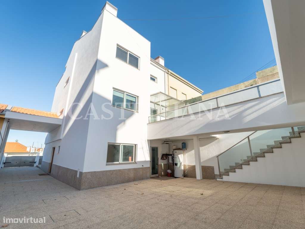Moradia T4+1 com jardim, terraços e garagem privada, próxima a Mari...-21