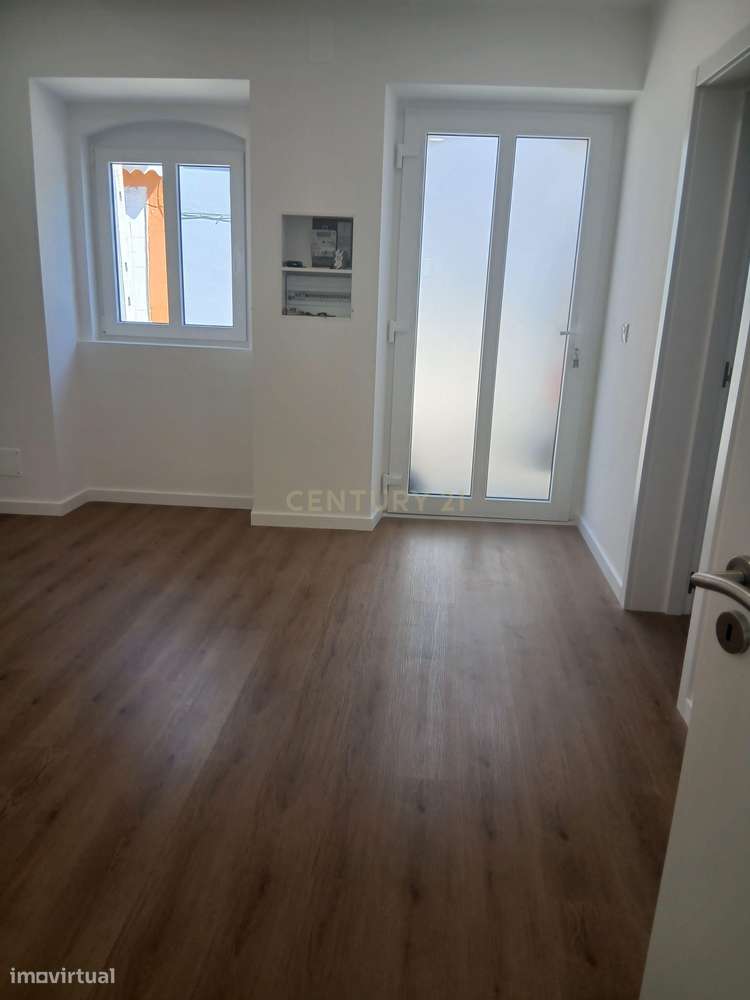 Moradia T2 Renovada em Valada – Conforto e Investimento junto ao Rio T-25