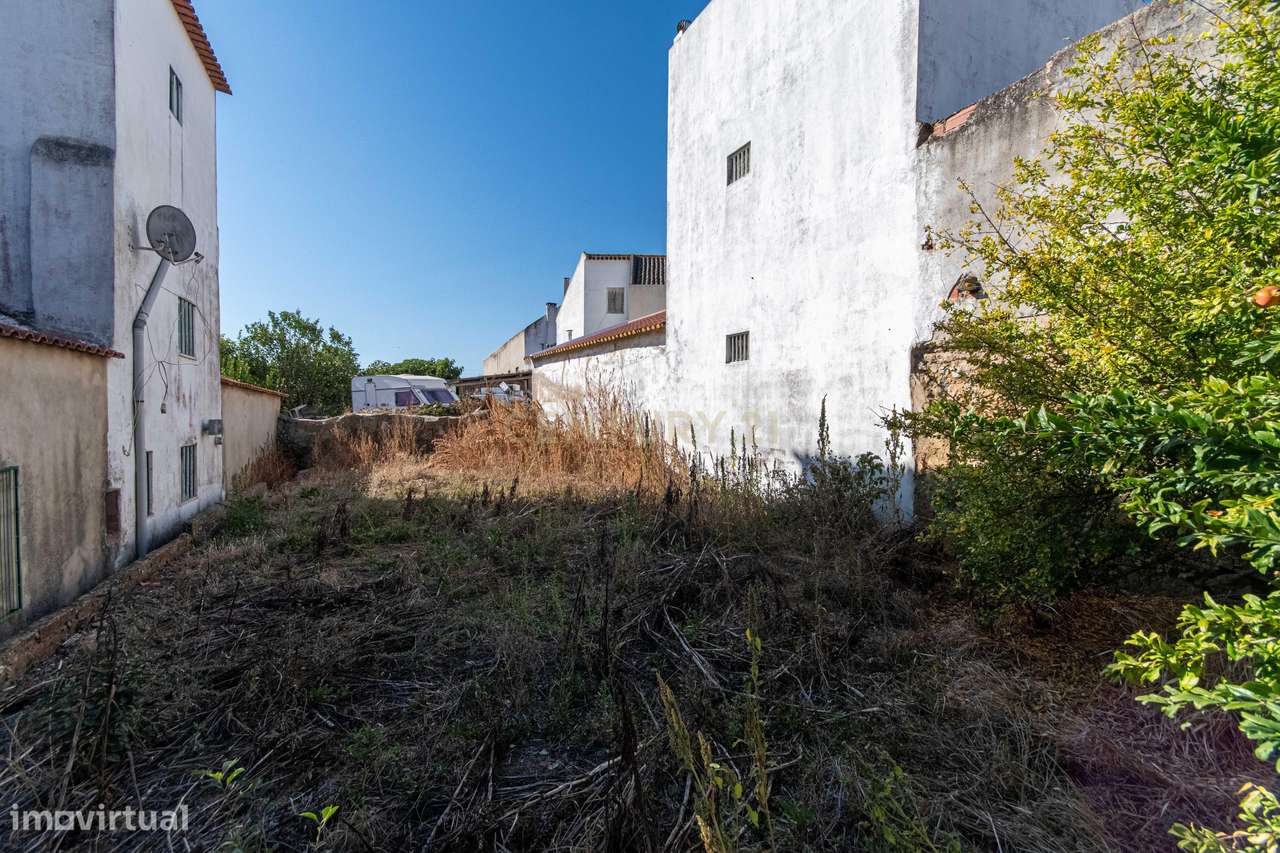 Prédio Urbano em Ruína em Labrugeira-11