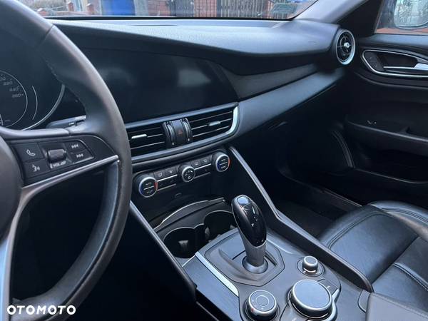 Alfa Romeo Giulia 2.0 Turbo - 15