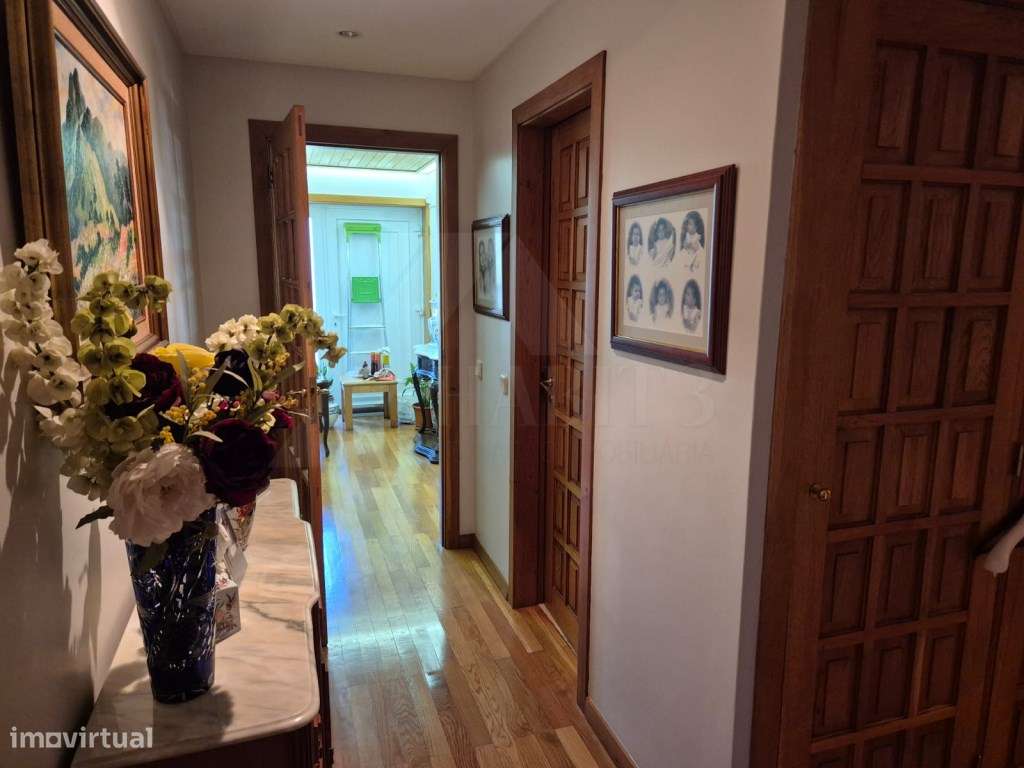 Moradia T4 com jardim-13