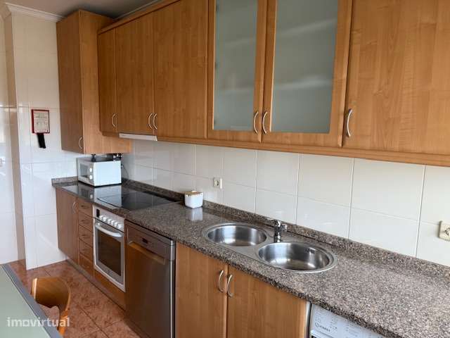 Apartamento T1 junto à Avenida da República - Grande imagem: 2/21