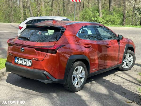 Lexus UX - 3