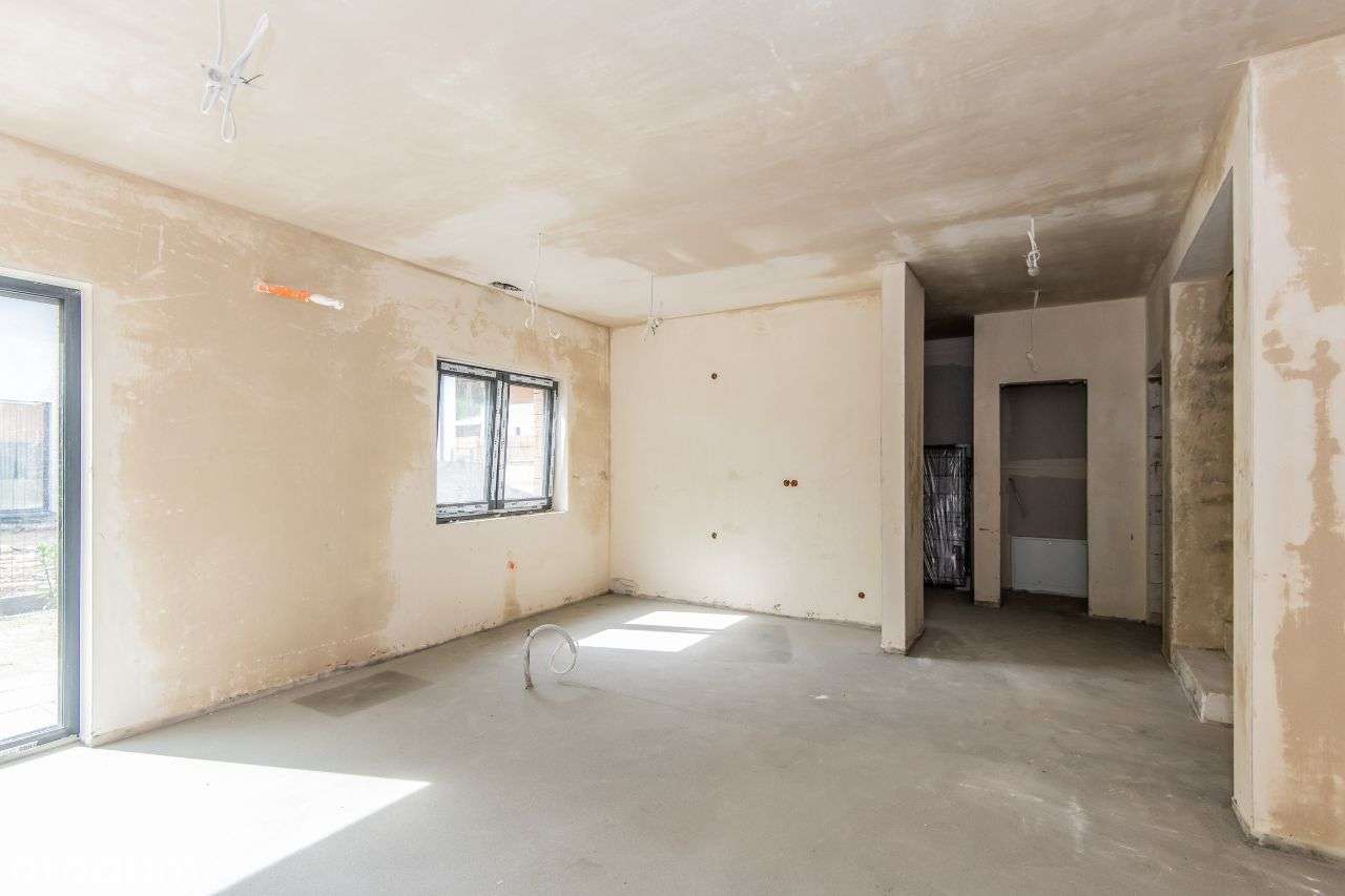 Bliźniak z wysoką piwnicą w Lusowie - dookoła LAS-15