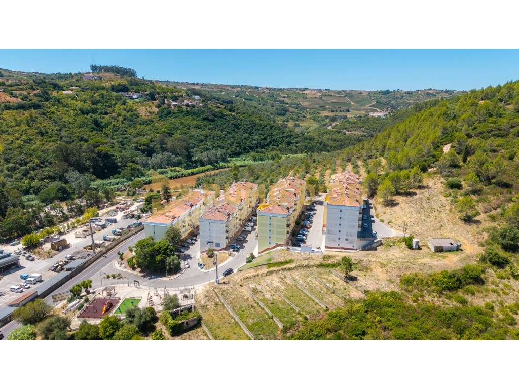 Apartamento T2 com Garagem para 2 Carros em Barnabé - Alenquer-21