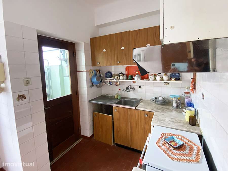 Pequeno apartamento T2, para remodelar, centro de Caldas da Rainha-4