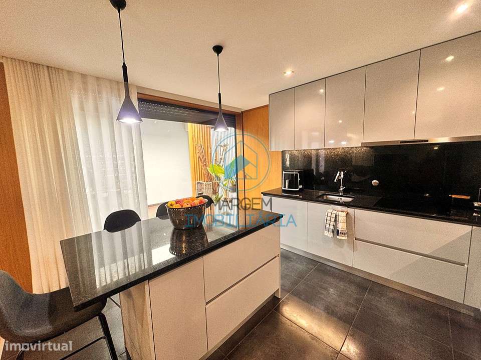 Moradia térrea individual – Painéis; AC; Lareira, Garagem-8