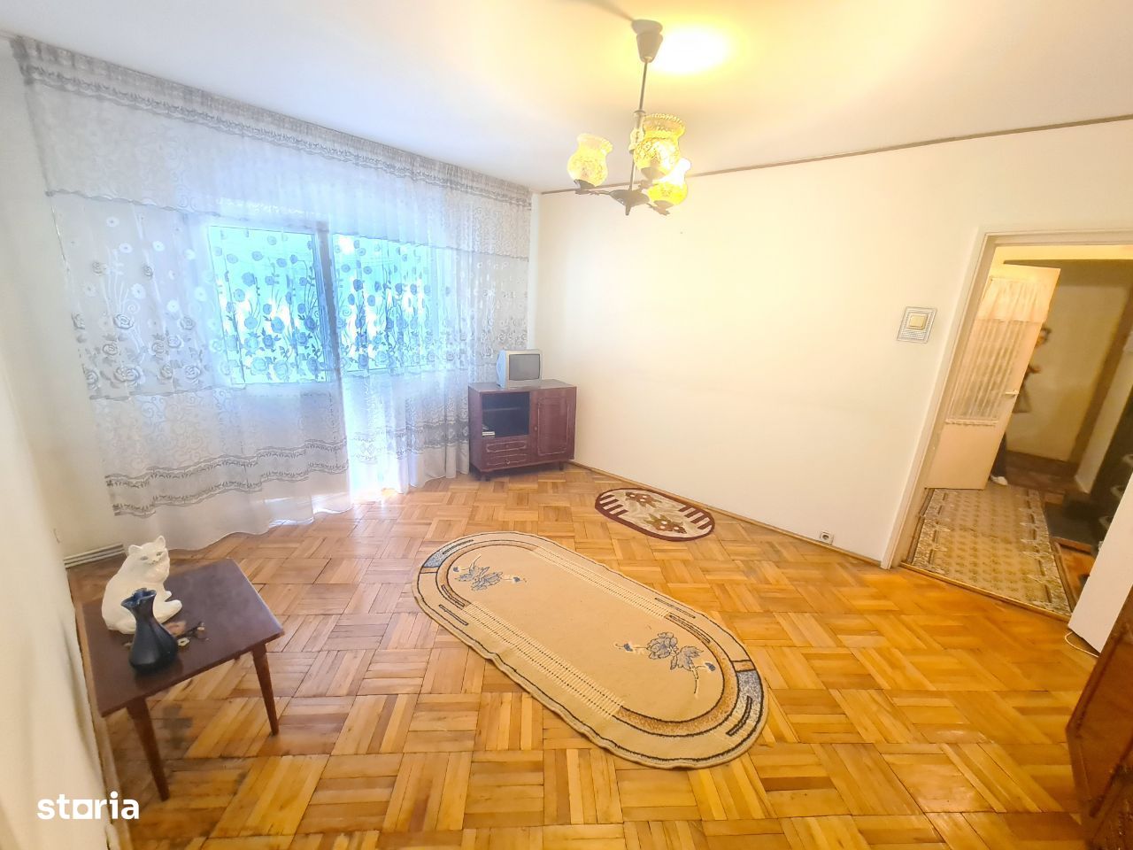 Apartament 3 camere, et. 1, Republicii, Bacau