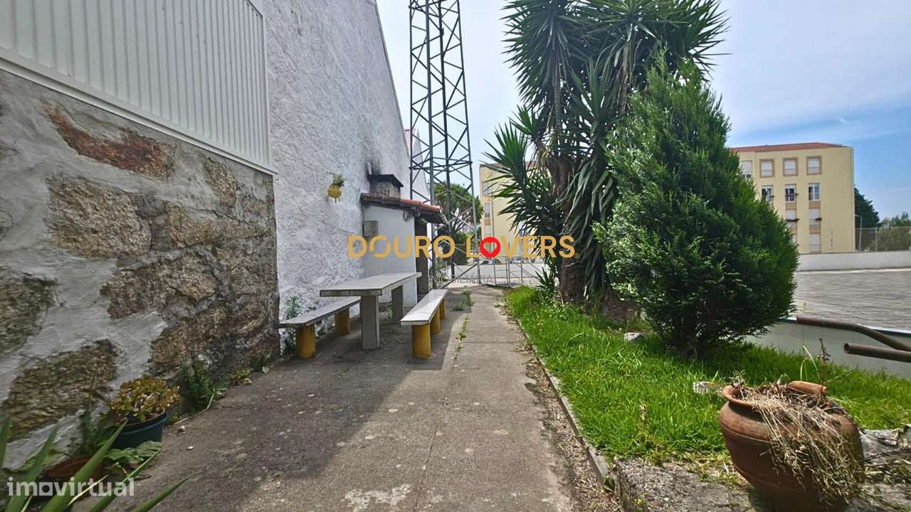 Apartamento T2 em Rio Tinto – Excelente Estado, com Garagem-32