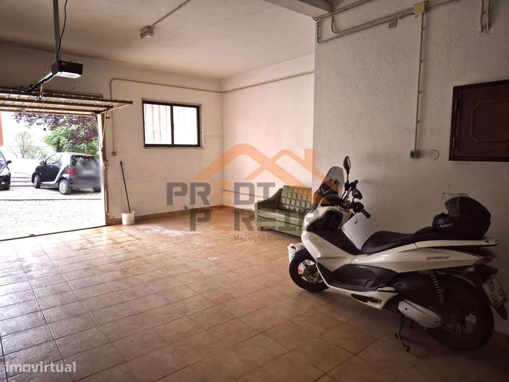 Garagem, estacionamento fechado com 70,70 m2, situada na Arroja. - Grande imagem: 4/15