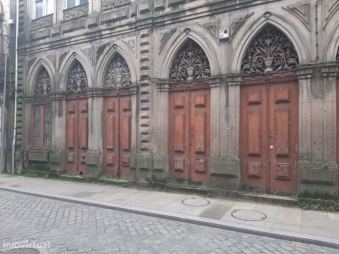 Prédio no centro da vila - Grande imagem: 5/6