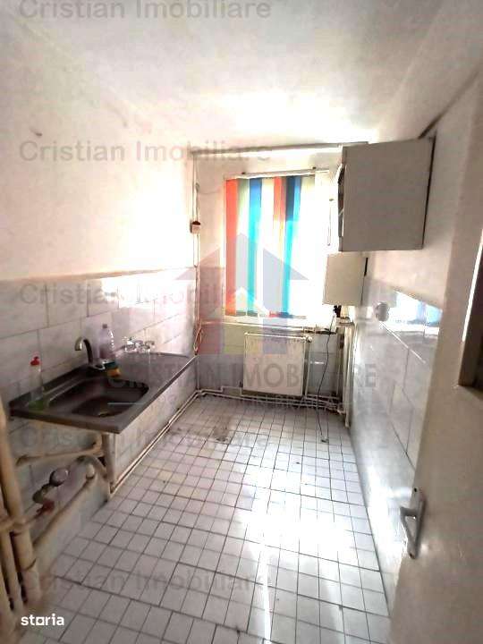 Etaj 3, LIBER Obor , SUPER PRET!! Ap.2 cam , Centrala termica, parchet - Imagine principală: 3/4