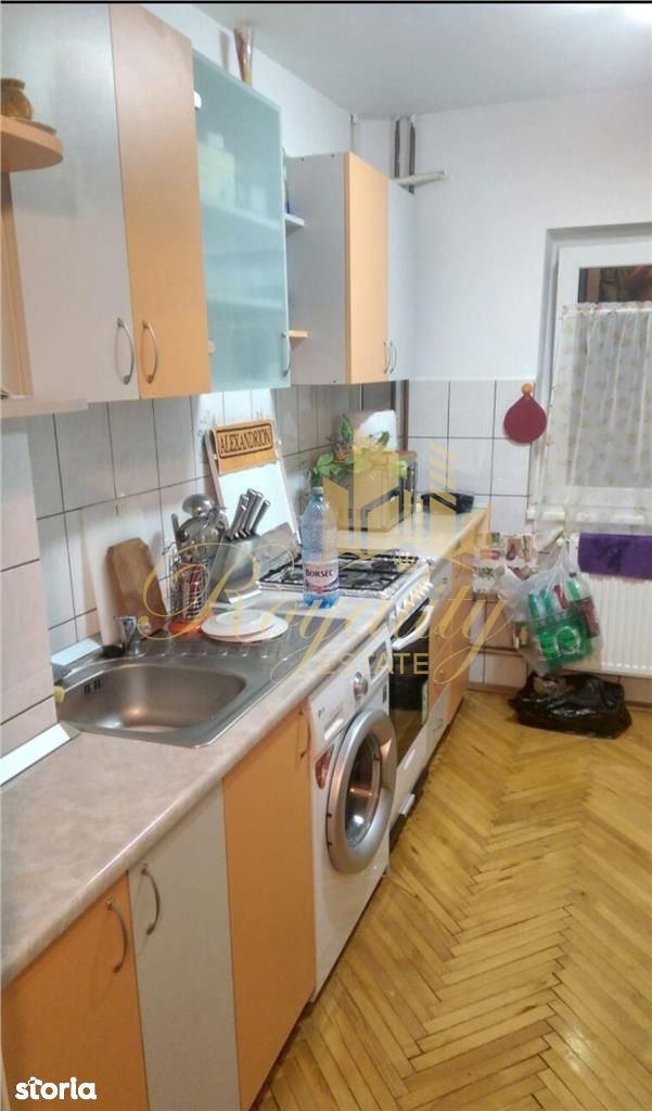 Apartament de vanzare cu 2 camere- Zona Aradului