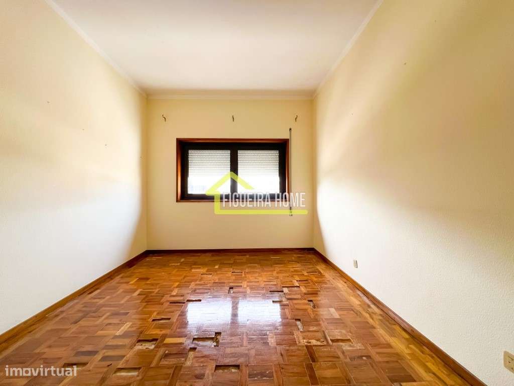 Andar de moradia com 4 quartos, garagem e anexo-10