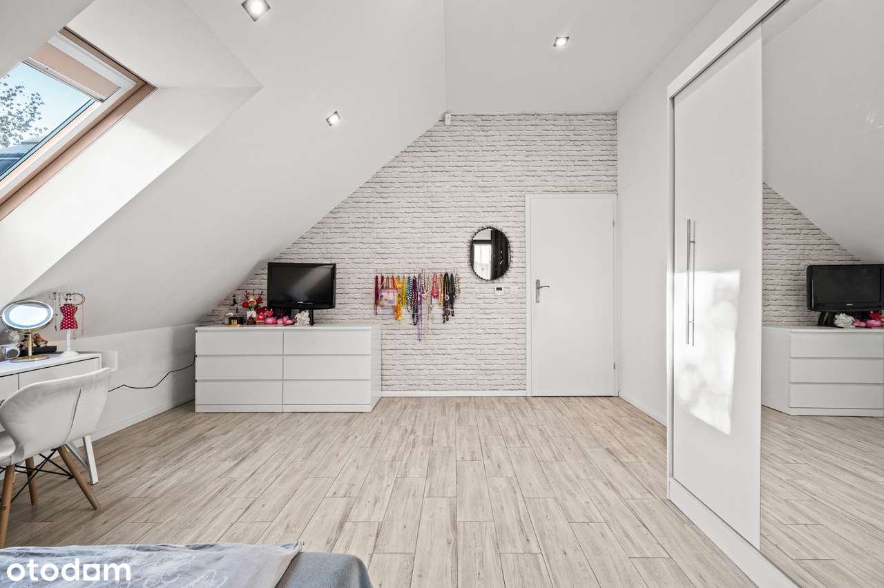 Komfortowy dom z zjawiskową działką świetnie skomunikowany-13