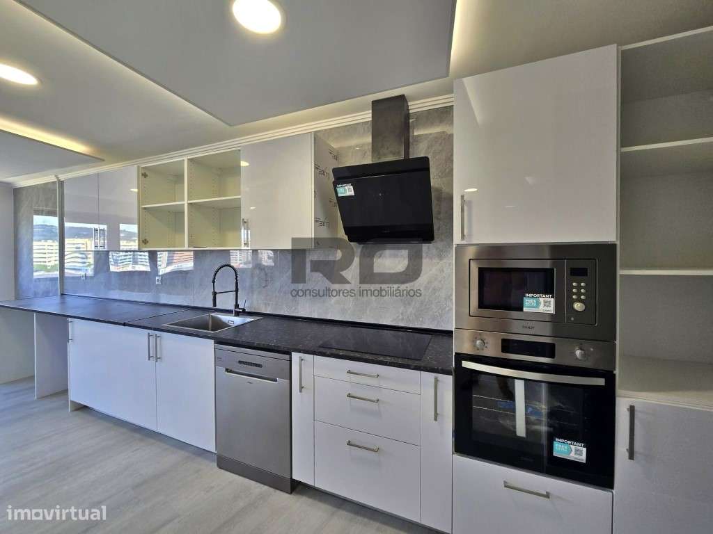 Apartamento T4 totalmente renovado - Grande imagem: 3/28