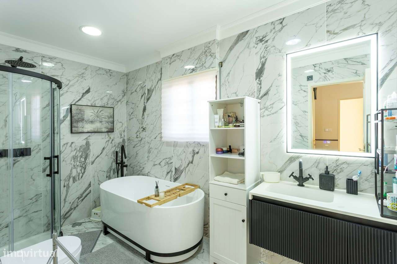 Moradia remodelada com jardim, garagem e vista desafogada, Algueirão,-29