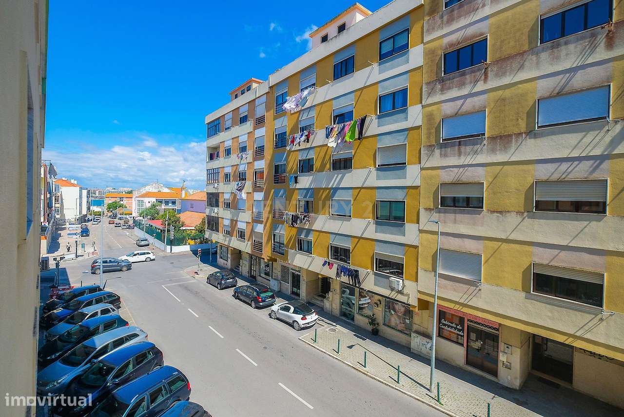 Apartamento T3 em Amora, Seixal - Vista para o Rio-24