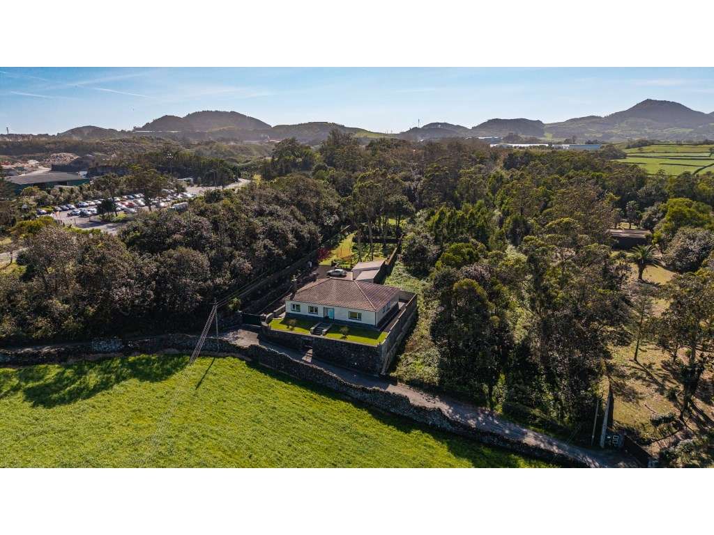 Moradia T3 Contemporânea com Grande Jardim em Rabo de Peixe , São M...-46