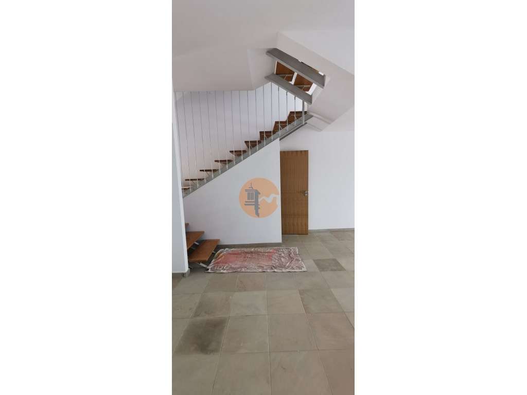 Moradia totalmente renovada numa zona calma onde predomina a habita...-39