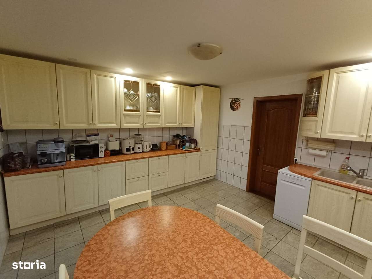 Casa de vanzare Codlea 299.00 euro - 7 camere,300 mp -  834 mp curte.-5