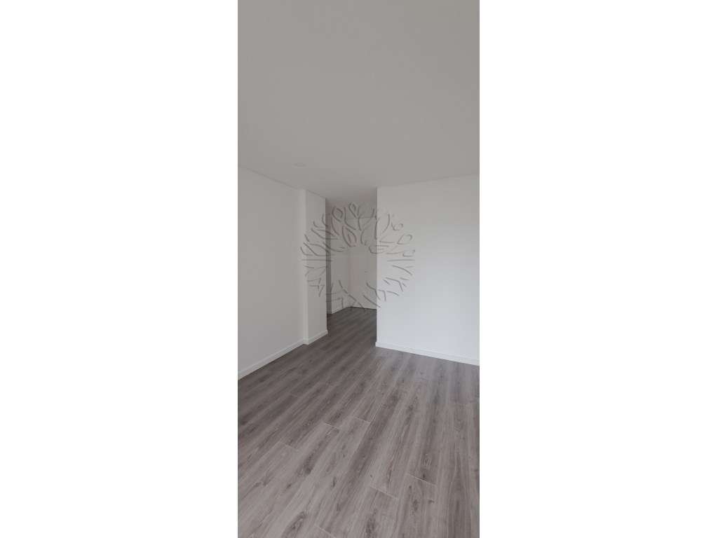 Apartamento T3 com garagem Novo em Montijo-30