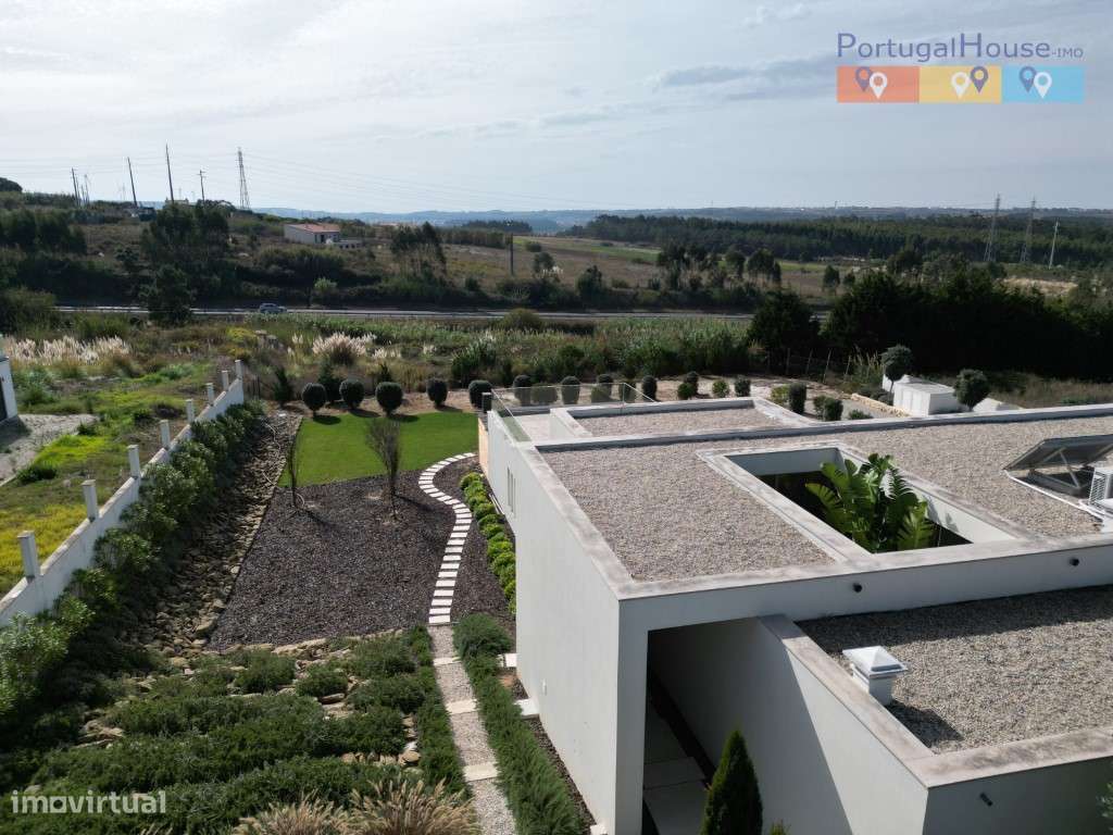 Moradia T4 de Luxo com terreno de 5.300 metros quadrados-9