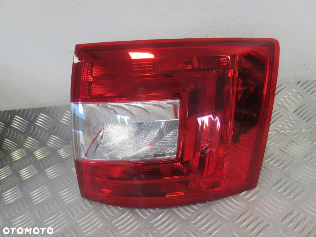 LAMPA TYLNA TYŁ PRAWA SKODA OCTAVIA III 3 KOMBI 2012-2016 - 2