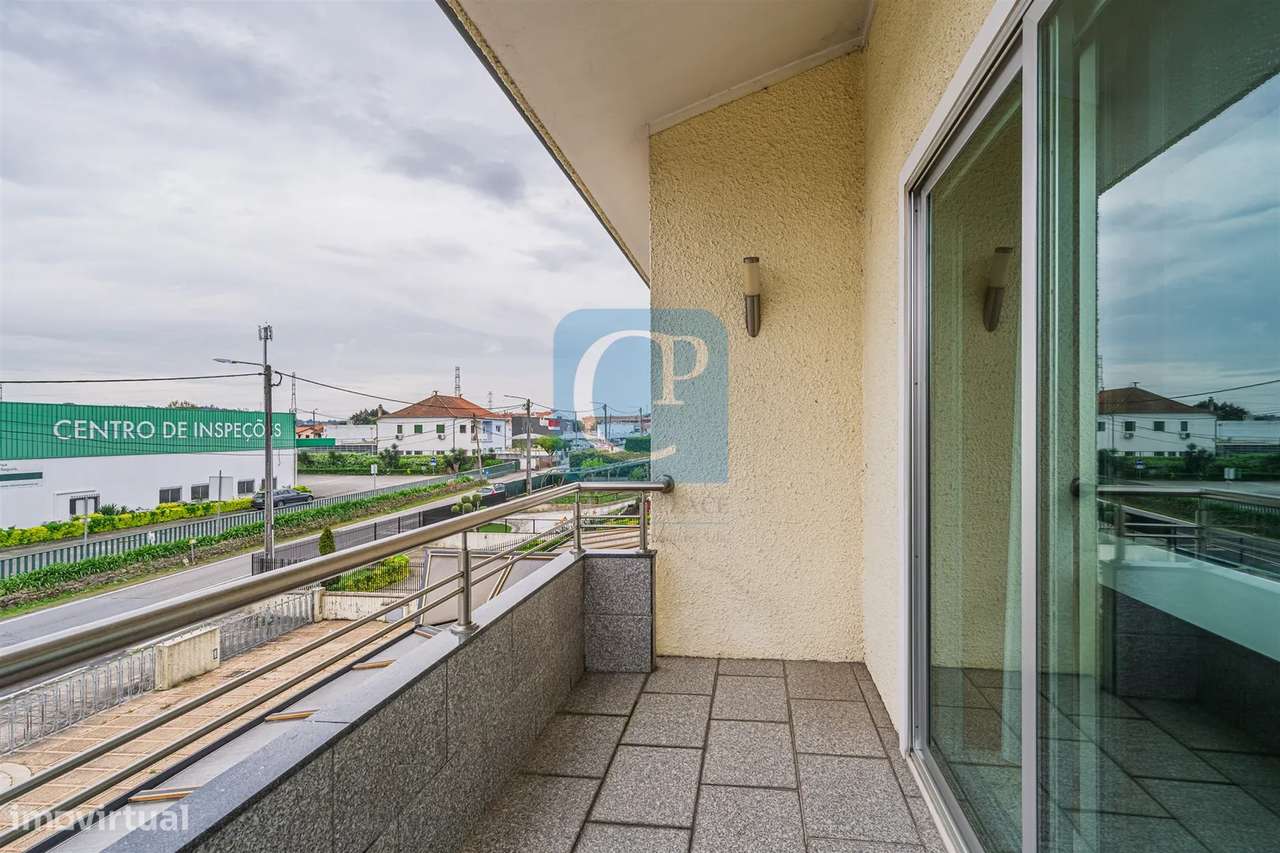 Moradia T3 com Restaurante, em Alfena, Valongo-31