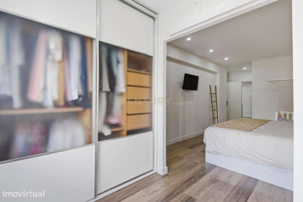 Apartamento T2 Totalmente Renovado com Estacionamento-13