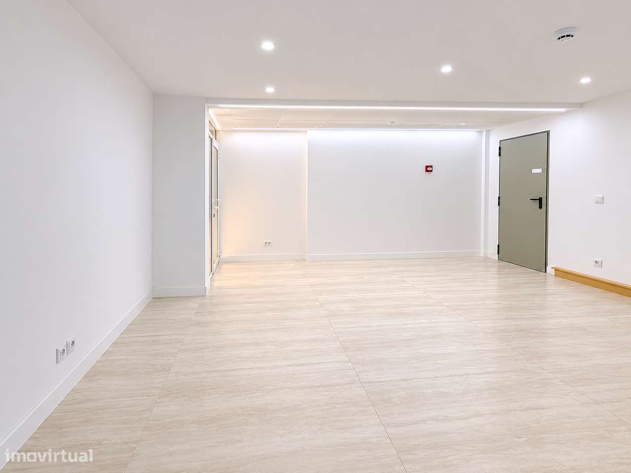 T0 pronto a habitar na Rua Faria Guimarães, Porto-17