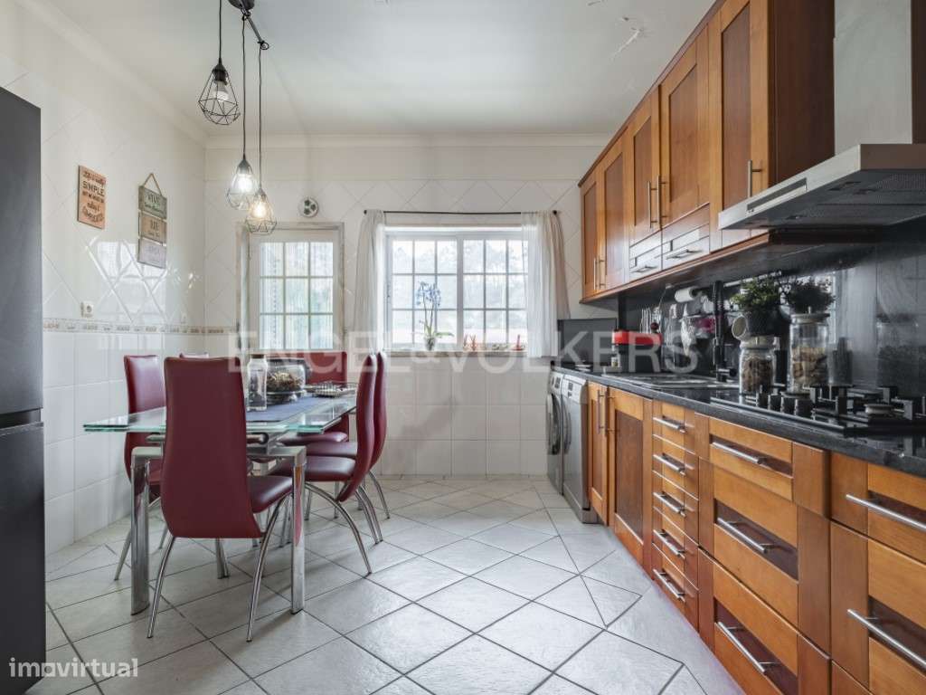 Moradia T5 com piscina em Sobreda de Caparica-10