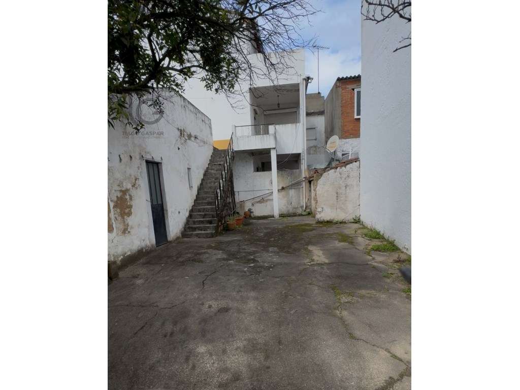 Moradia para remodelação total localizada no Rossio ao Sul do Tejo ...-14