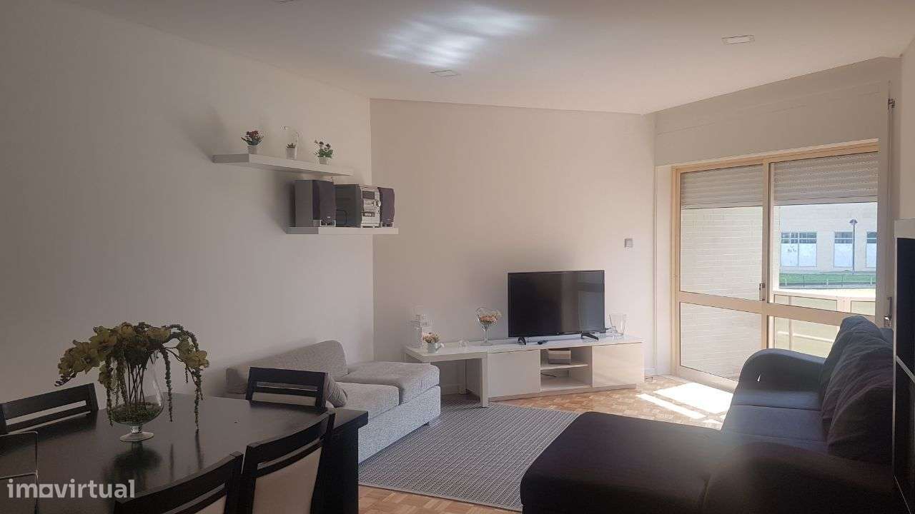 Arrenda-se t2 mobilado equipado lugar de garagem a 20 mts da praia - Grande imagem: 2/14