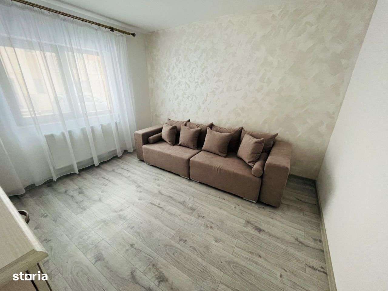 Apartament cu 2 camere, decomandat, zona Capat Cug-0