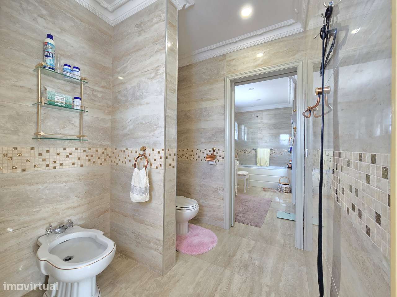 Moradia T5 independente totalmente remodelada em Merelim S.Paio - Grande imagem: 5/56