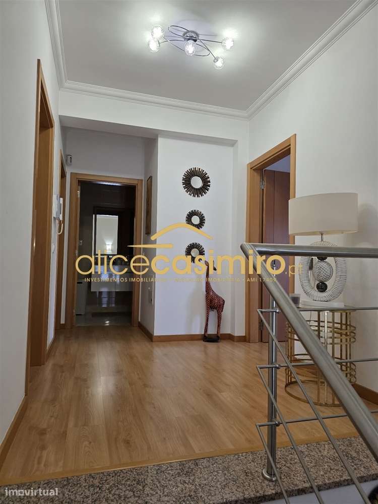 Moradia T4 - boas áreas- excelente estado!-28